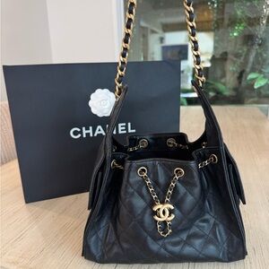 Brand new, never been worn Chanel 25 small hobo bag.